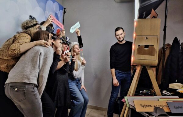 Artto – photo booth, niski dim i prskalice za prvi ples